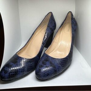 Calvin Klein Blue Snakeskin Women’s Print Heals Size 7.5
